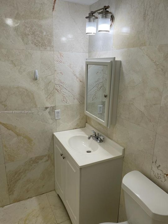 Recently Sold: $225,000 (1 beds, 1 baths, 930 Square Feet)