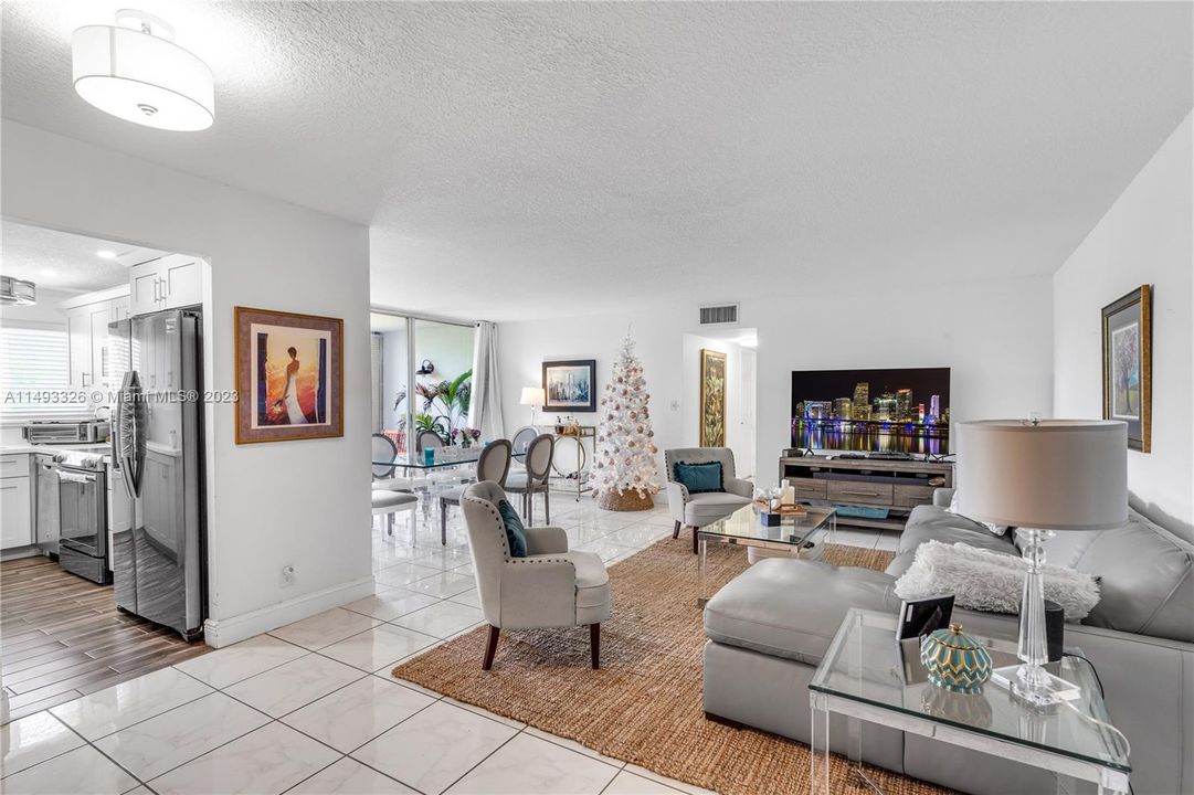 Недавно продано: $200,000 (2 спален, 2 ванн, 1192 Квадратных фут)