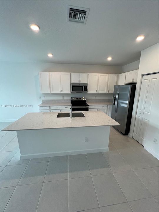 Recently Rented: $2,700 (3 beds, 2 baths, 1600 Square Feet)