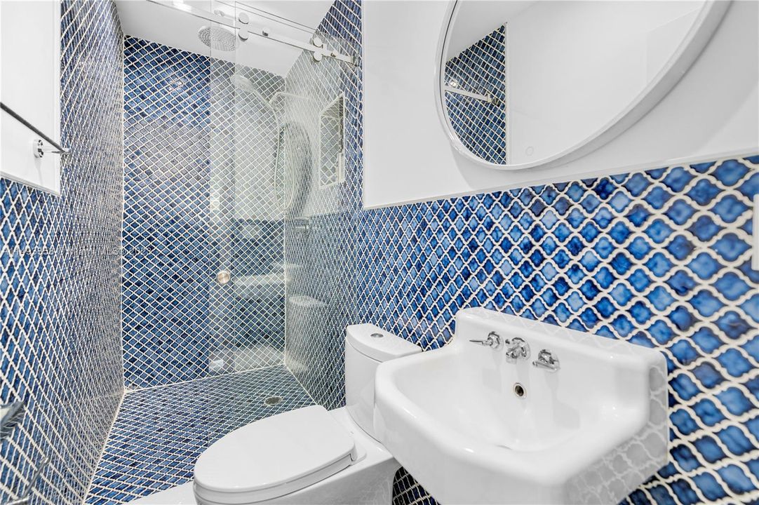 Recently Sold: $4,995,000 (3 beds, 3 baths, 2492 Square Feet)