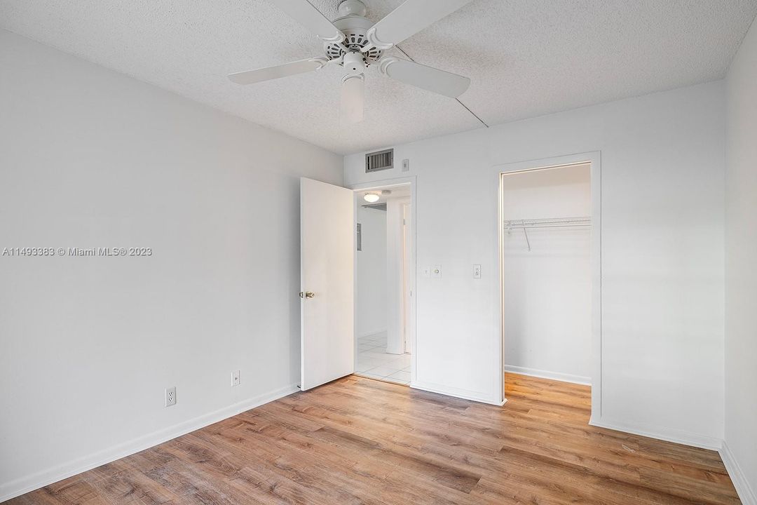 Recently Sold: $162,000 (2 beds, 2 baths, 983 Square Feet)