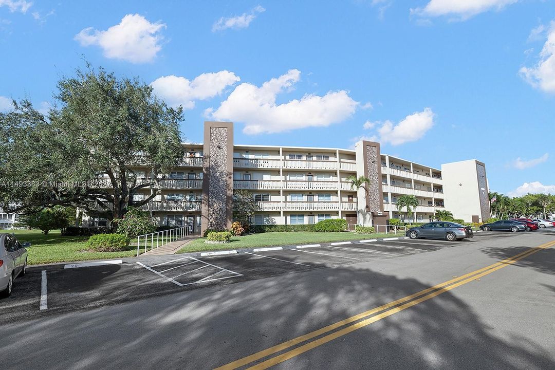 Recently Sold: $162,000 (2 beds, 2 baths, 983 Square Feet)