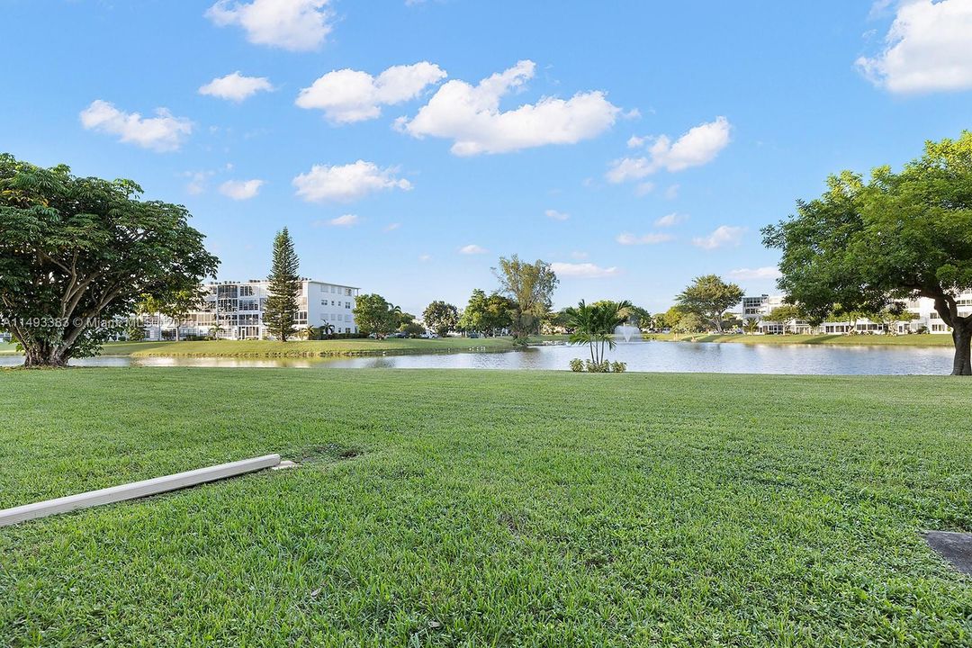 Recently Sold: $162,000 (2 beds, 2 baths, 983 Square Feet)