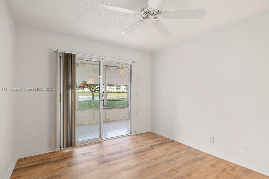 Recently Sold: $162,000 (2 beds, 2 baths, 983 Square Feet)