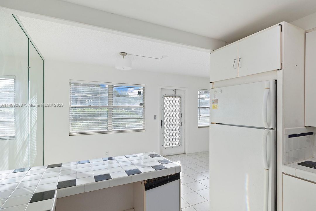 Recently Sold: $162,000 (2 beds, 2 baths, 983 Square Feet)