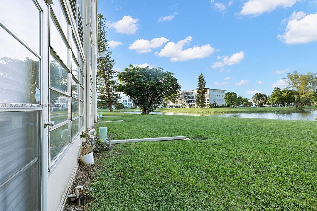 Recently Sold: $162,000 (2 beds, 2 baths, 983 Square Feet)