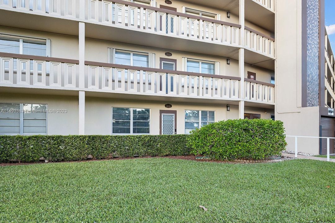 Recently Sold: $162,000 (2 beds, 2 baths, 983 Square Feet)