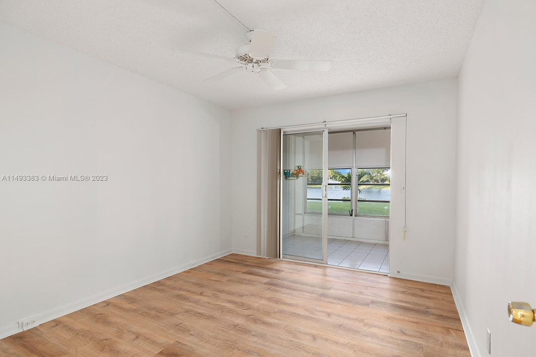 Recently Sold: $162,000 (2 beds, 2 baths, 983 Square Feet)