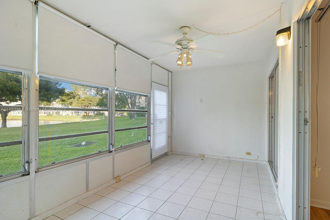 Recently Sold: $162,000 (2 beds, 2 baths, 983 Square Feet)