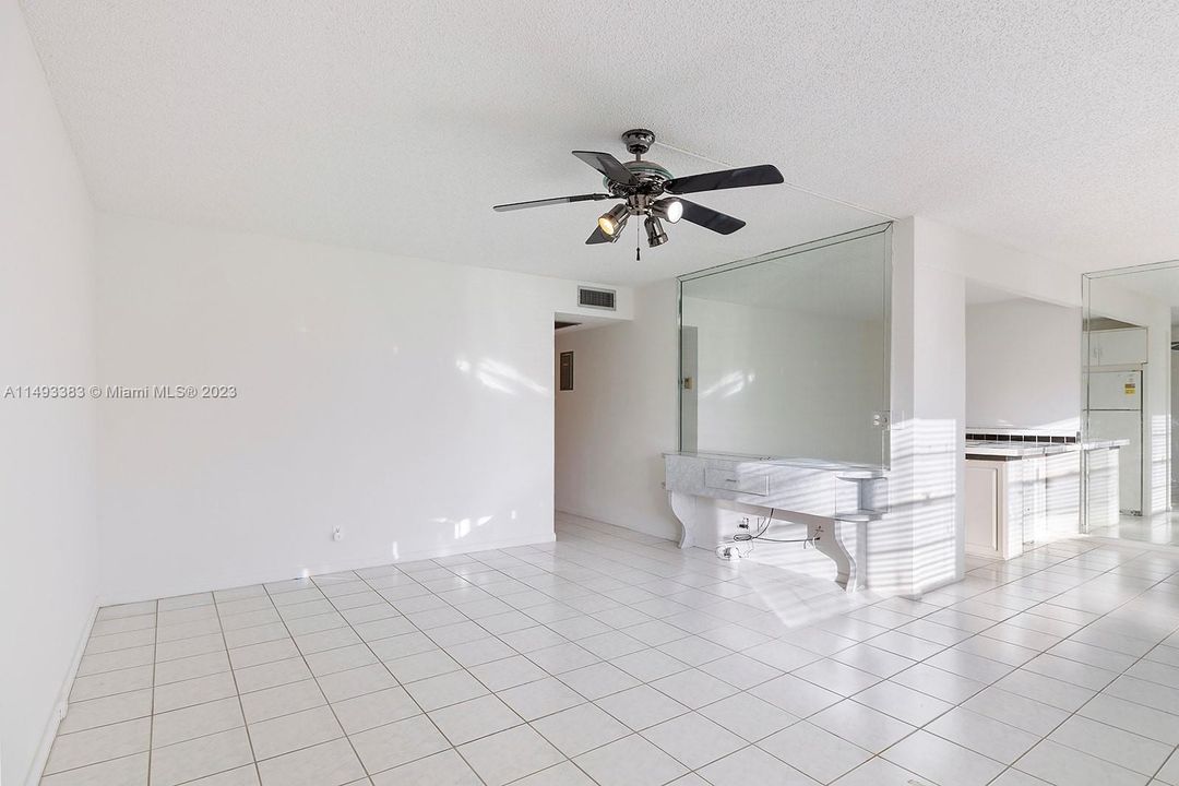 Recently Sold: $162,000 (2 beds, 2 baths, 983 Square Feet)