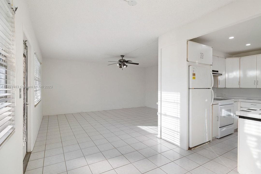 Recently Sold: $162,000 (2 beds, 2 baths, 983 Square Feet)