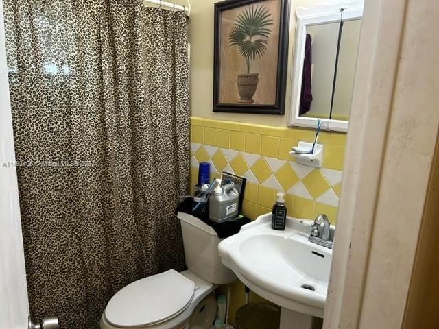 Recently Sold: $289,900 (3 beds, 1 baths, 1019 Square Feet)