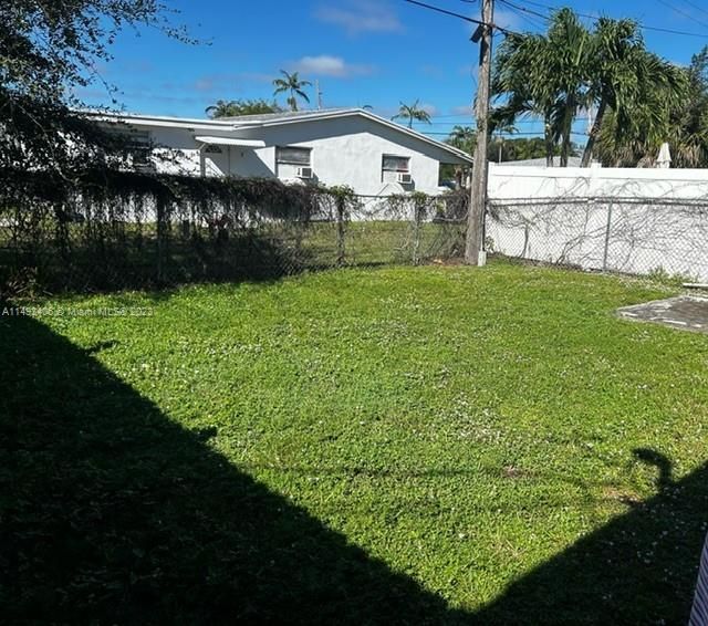 Recently Sold: $289,900 (3 beds, 1 baths, 1019 Square Feet)