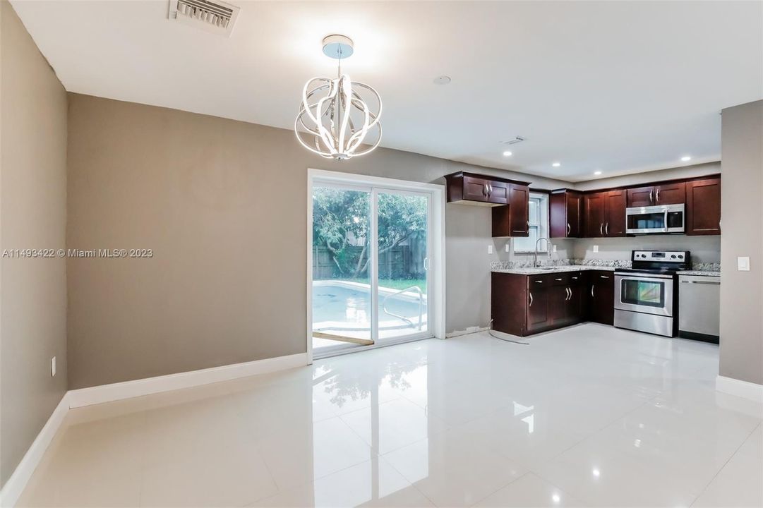 Недавно продано: $549,000 (3 спален, 2 ванн, 1590 Квадратных фут)