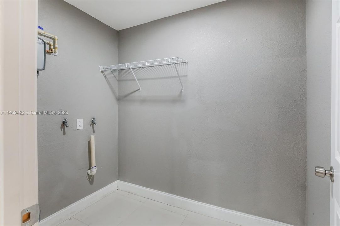 Недавно продано: $549,000 (3 спален, 2 ванн, 1590 Квадратных фут)