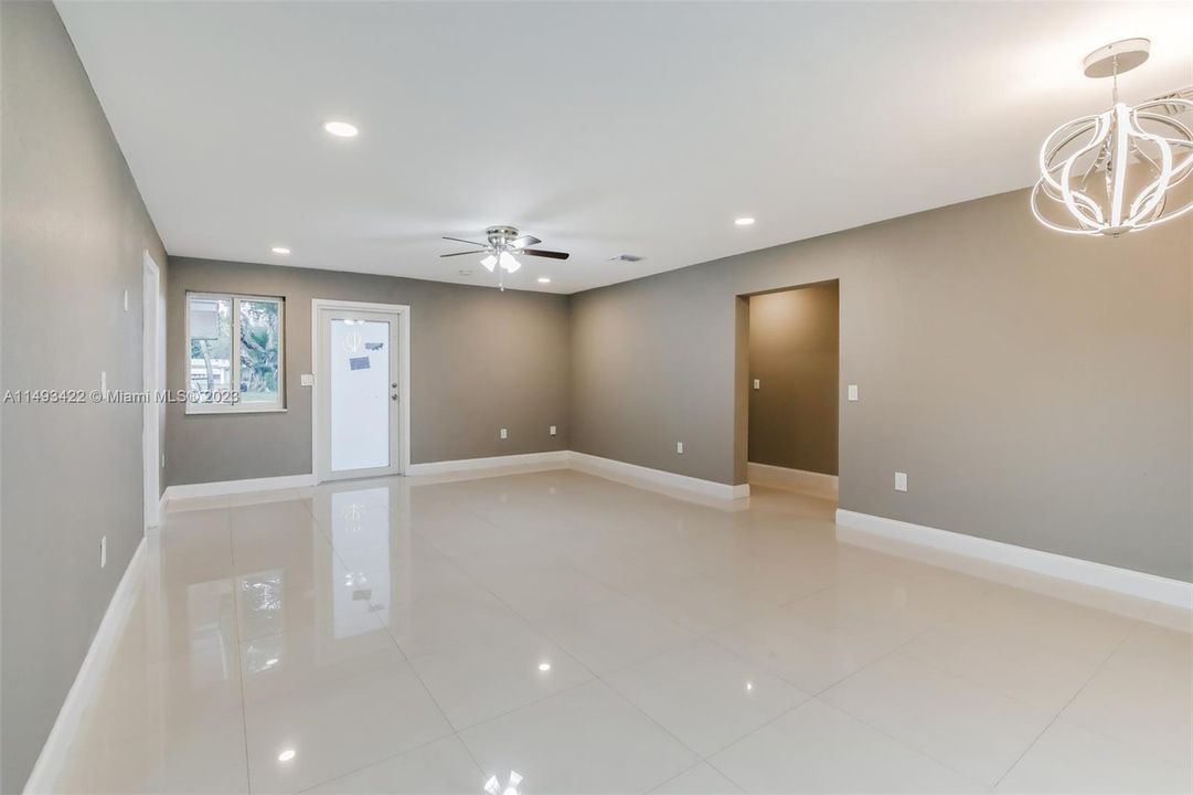 Недавно продано: $549,000 (3 спален, 2 ванн, 1590 Квадратных фут)