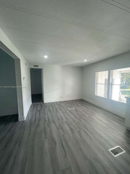 Недавно продано: $290,000 (3 спален, 2 ванн, 1496 Квадратных фут)