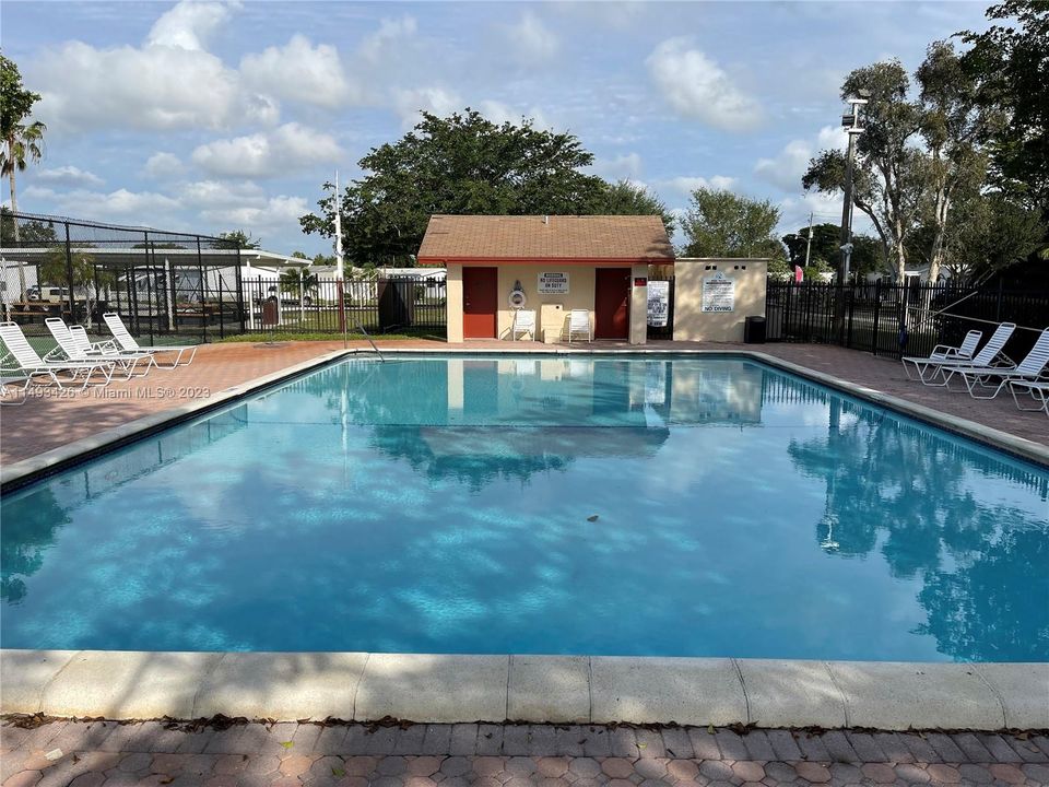 Недавно продано: $290,000 (3 спален, 2 ванн, 1496 Квадратных фут)