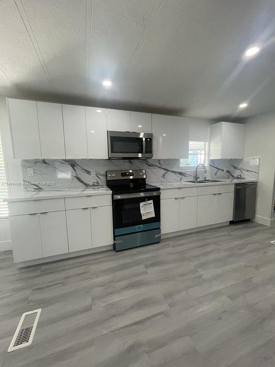 Недавно продано: $290,000 (3 спален, 2 ванн, 1496 Квадратных фут)