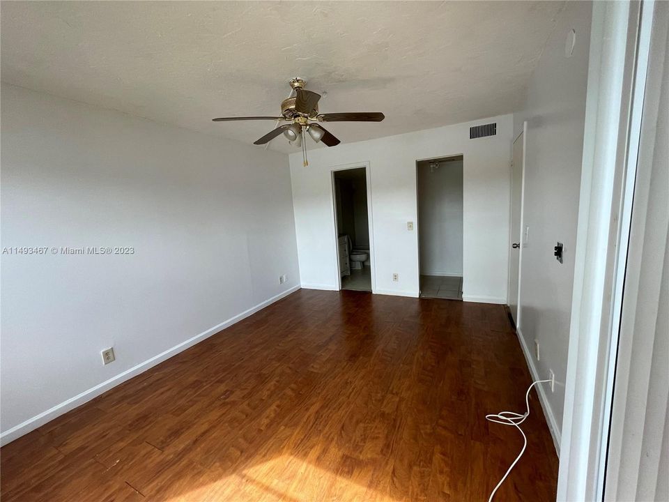 Recently Rented: $1,900 (2 beds, 2 baths, 880 Square Feet)