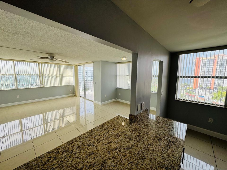 Недавно арендовано: $2,250 (2 спален, 2 ванн, 1222 Квадратных фут)