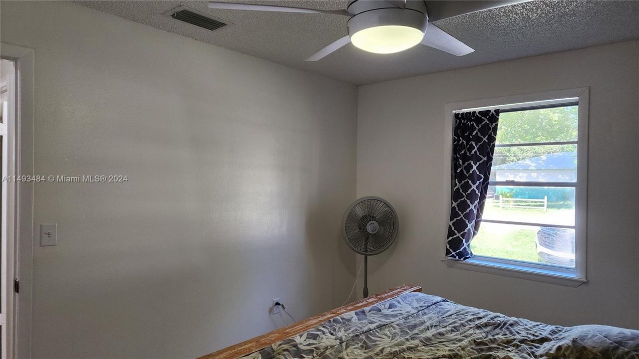 最近售出: $235,900 (3 贝兹, 1 浴室, 1352 平方英尺)