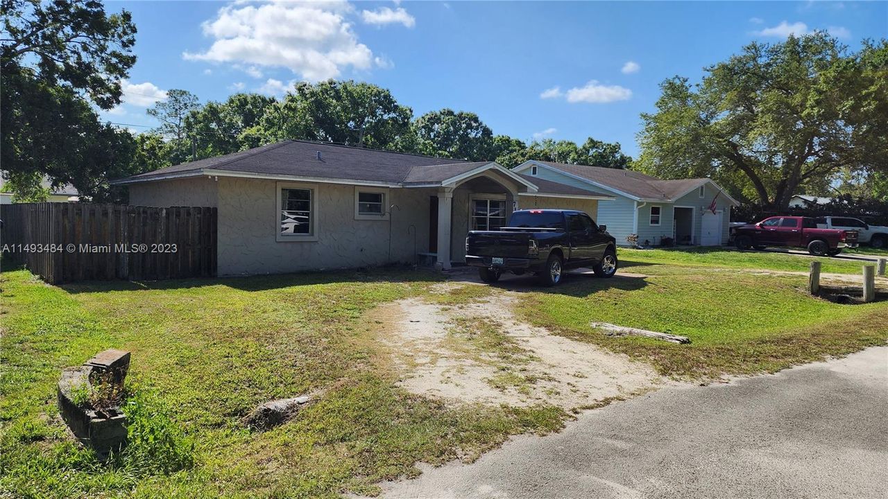 最近售出: $235,900 (3 贝兹, 1 浴室, 1352 平方英尺)