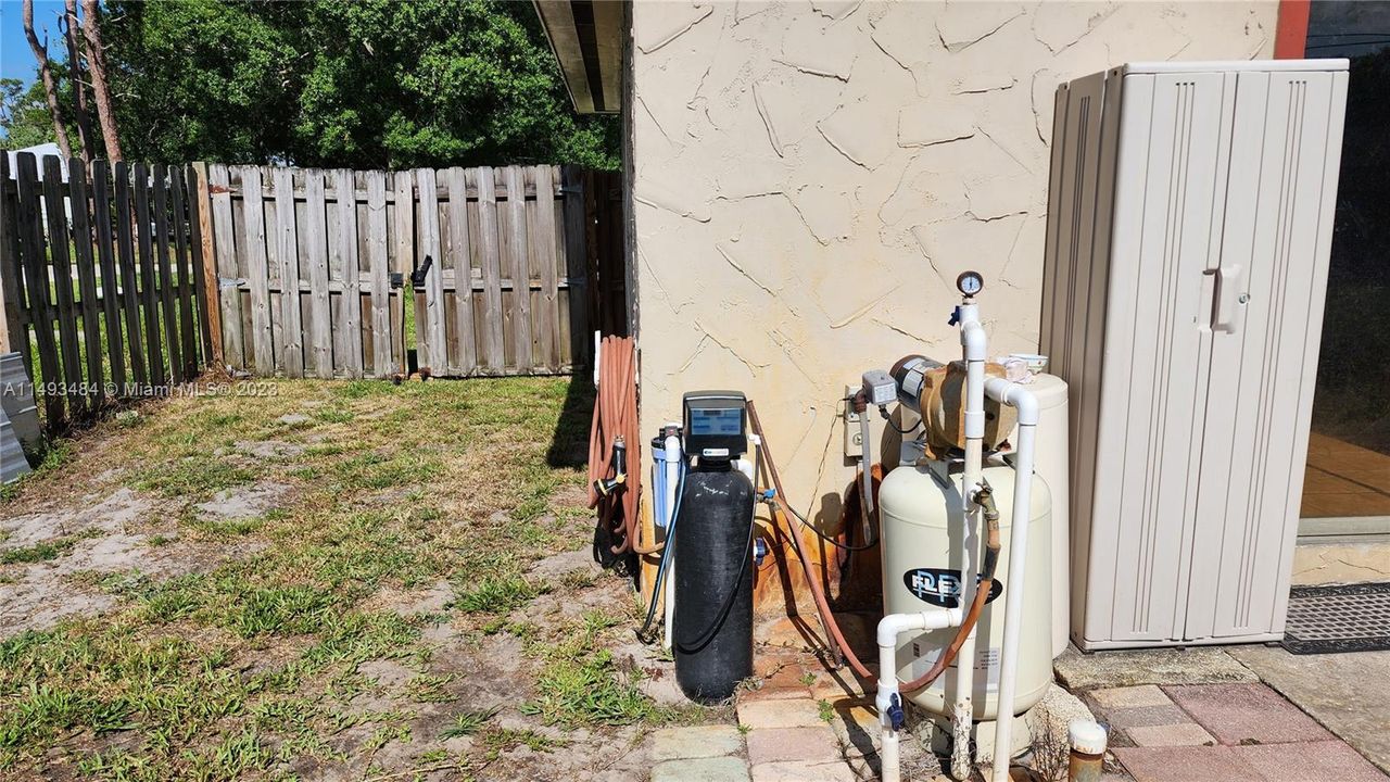 最近售出: $235,900 (3 贝兹, 1 浴室, 1352 平方英尺)