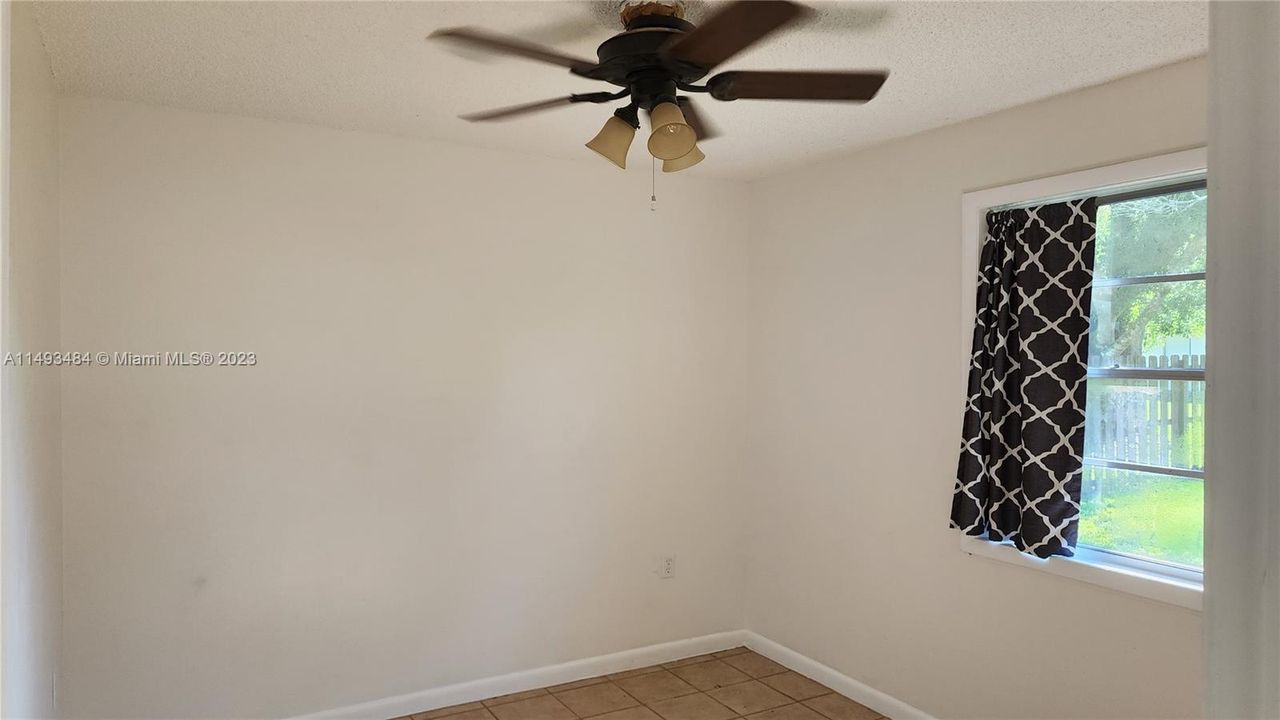 最近售出: $235,900 (3 贝兹, 1 浴室, 1352 平方英尺)