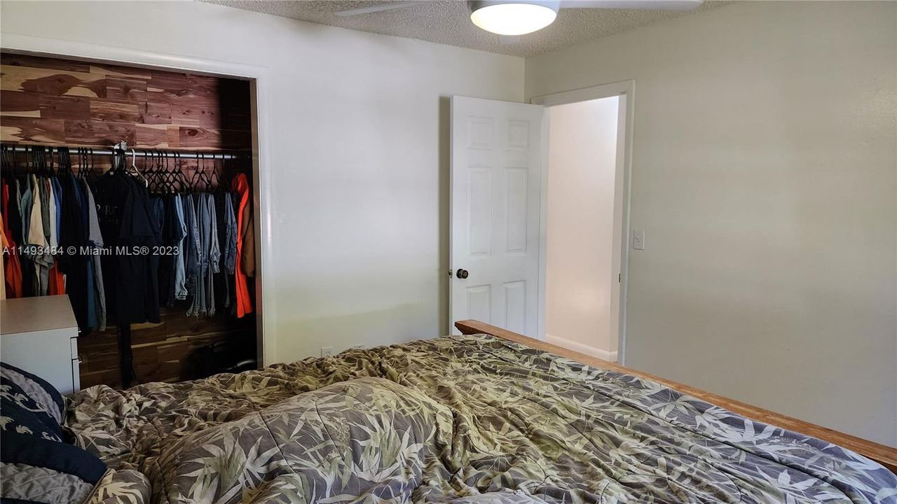 最近售出: $235,900 (3 贝兹, 1 浴室, 1352 平方英尺)