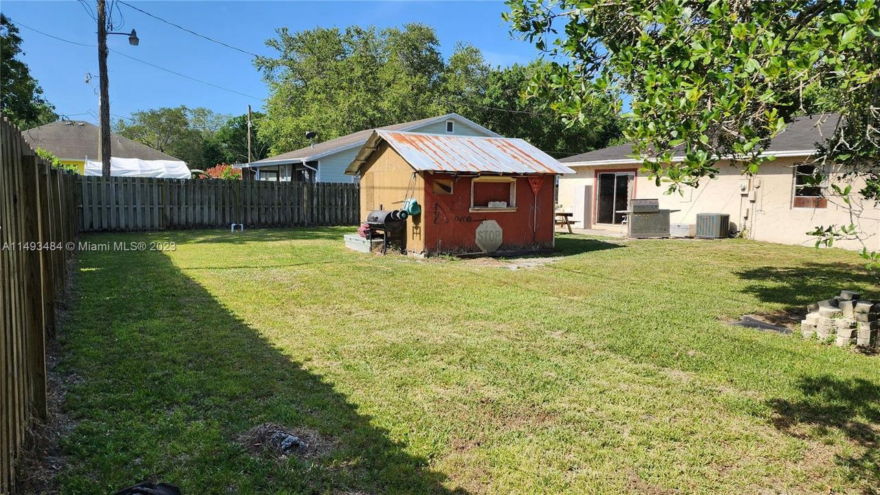 最近售出: $235,900 (3 贝兹, 1 浴室, 1352 平方英尺)