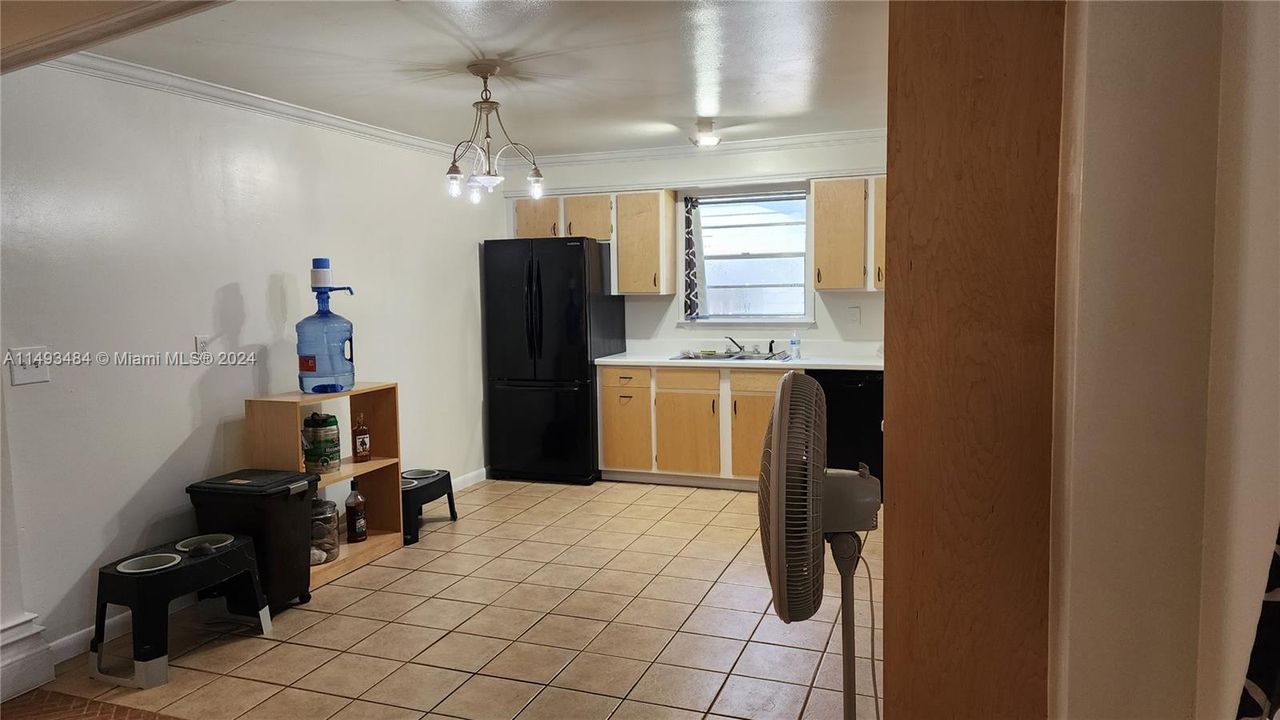 最近售出: $235,900 (3 贝兹, 1 浴室, 1352 平方英尺)