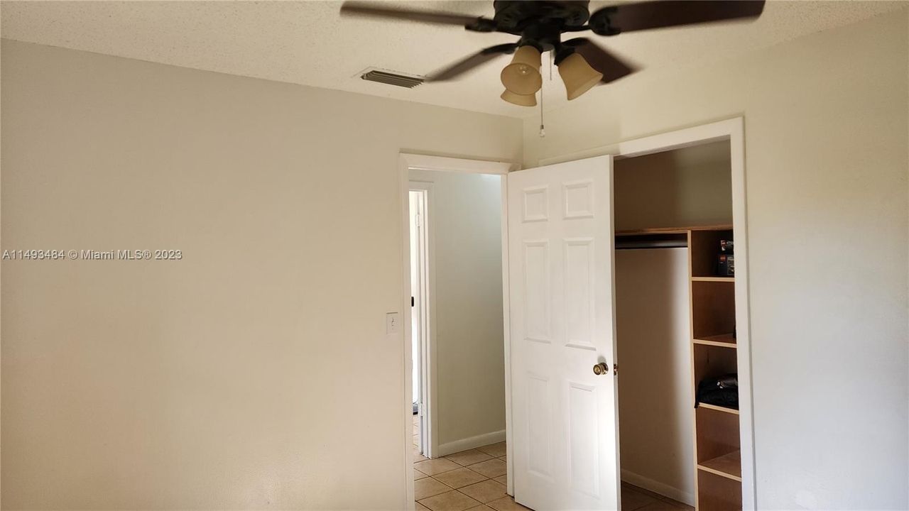 最近售出: $235,900 (3 贝兹, 1 浴室, 1352 平方英尺)