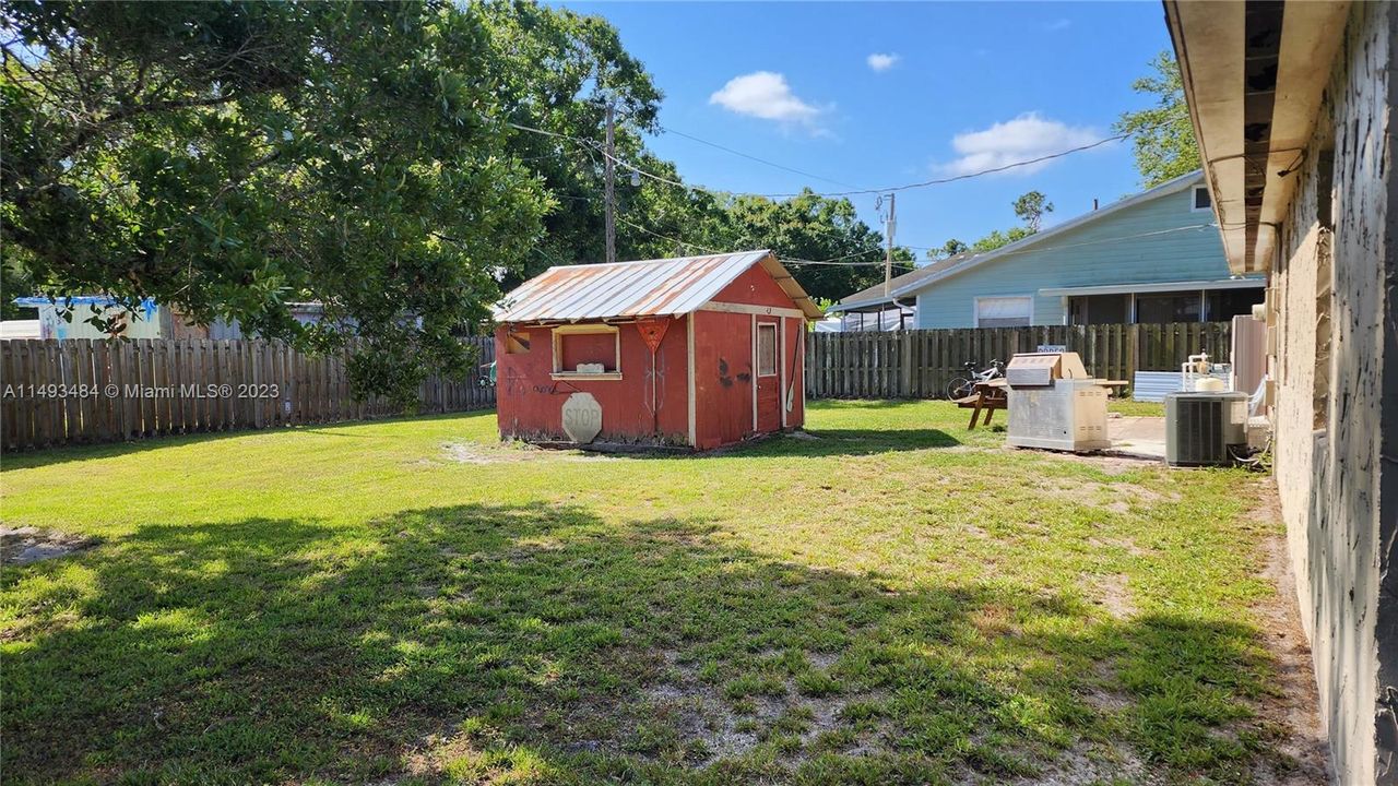 最近售出: $235,900 (3 贝兹, 1 浴室, 1352 平方英尺)