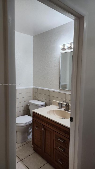 最近售出: $235,900 (3 贝兹, 1 浴室, 1352 平方英尺)