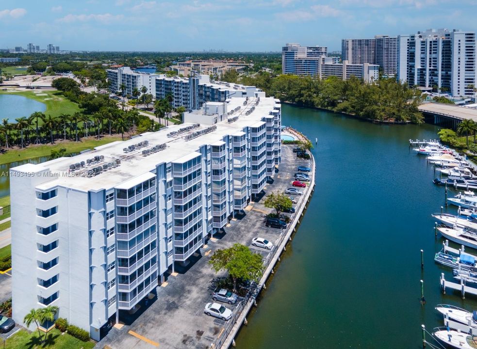 Недавно продано: $349,000 (2 спален, 2 ванн, 1150 Квадратных фут)