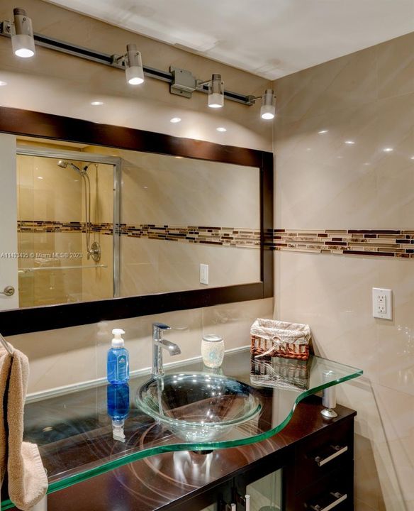 Недавно продано: $349,000 (2 спален, 2 ванн, 1150 Квадратных фут)