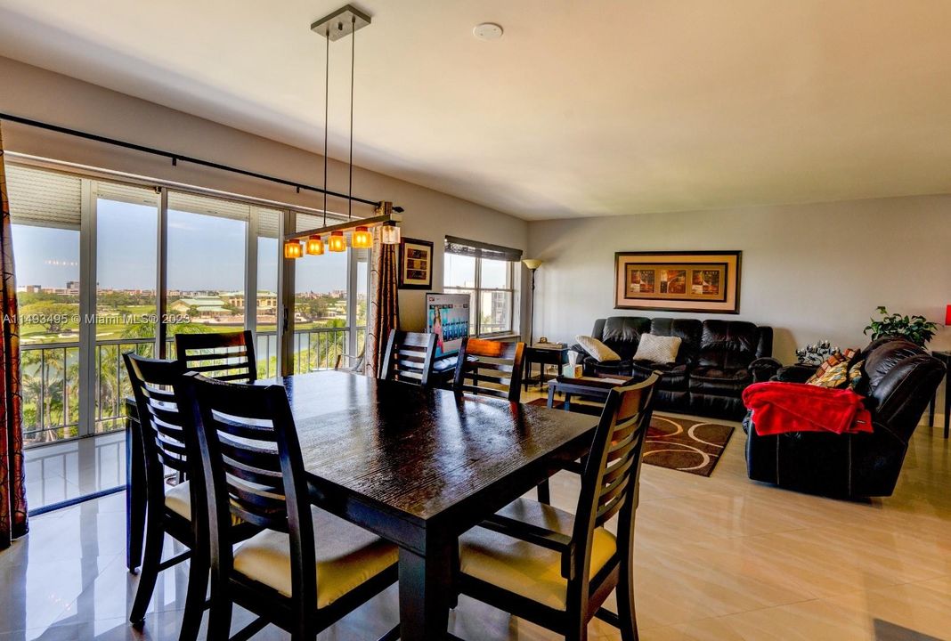 Недавно продано: $349,000 (2 спален, 2 ванн, 1150 Квадратных фут)