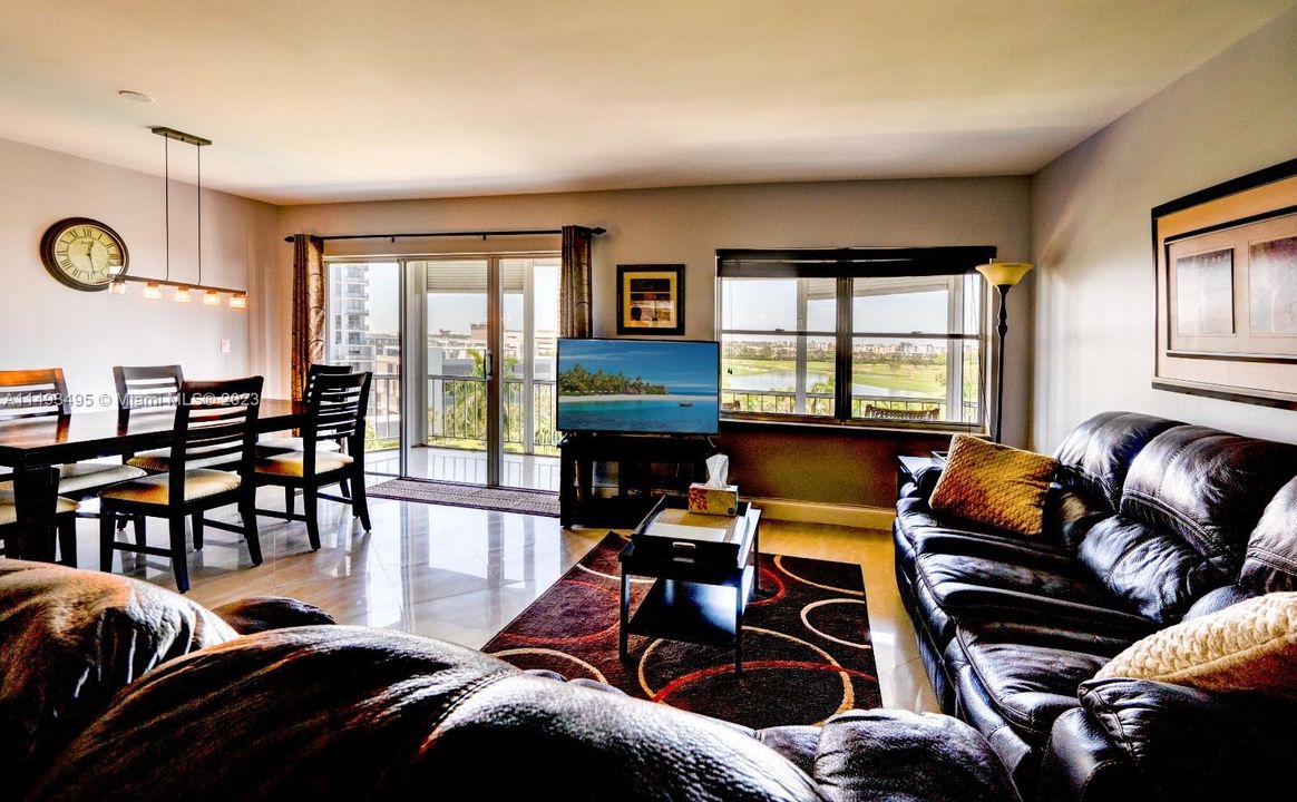 Недавно продано: $349,000 (2 спален, 2 ванн, 1150 Квадратных фут)