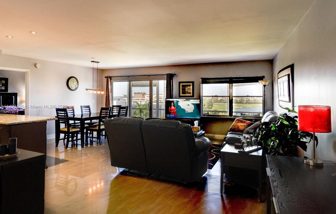 Недавно продано: $349,000 (2 спален, 2 ванн, 1150 Квадратных фут)