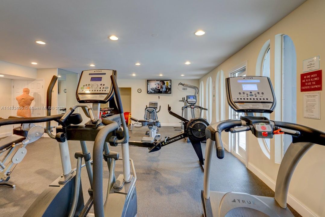 Недавно продано: $349,000 (2 спален, 2 ванн, 1150 Квадратных фут)