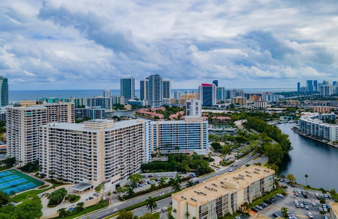 Недавно продано: $249,000 (1 спален, 1 ванн, 828 Квадратных фут)