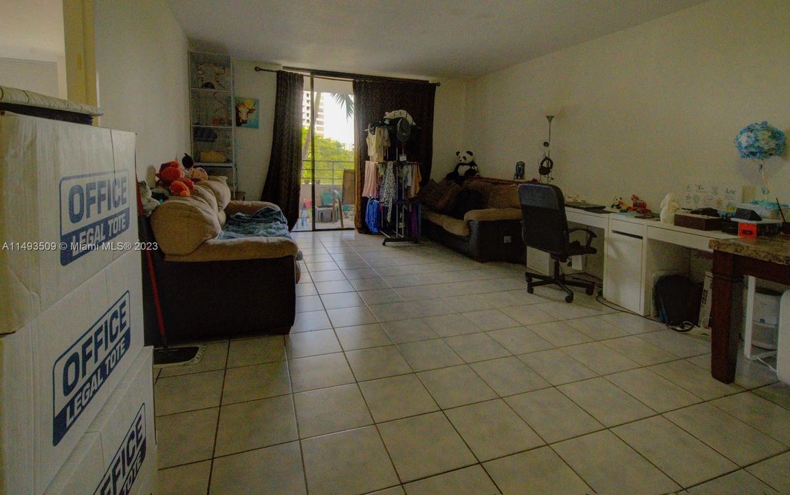 Недавно продано: $249,000 (1 спален, 1 ванн, 828 Квадратных фут)