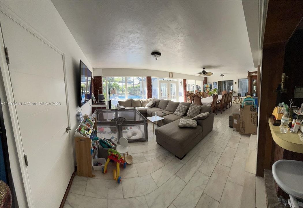 Недавно продано: $1,600,000 (5 спален, 4 ванн, 3521 Квадратных фут)