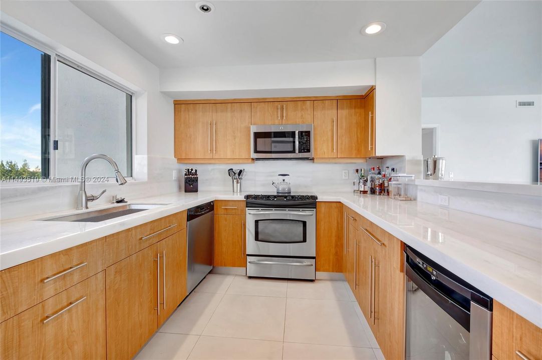 Vendido Recientemente: $1,595,000 (2 camas, 2 baños, 1530 Pies cuadrados)