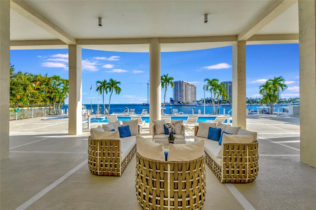 Vendido Recientemente: $1,595,000 (2 camas, 2 baños, 1530 Pies cuadrados)