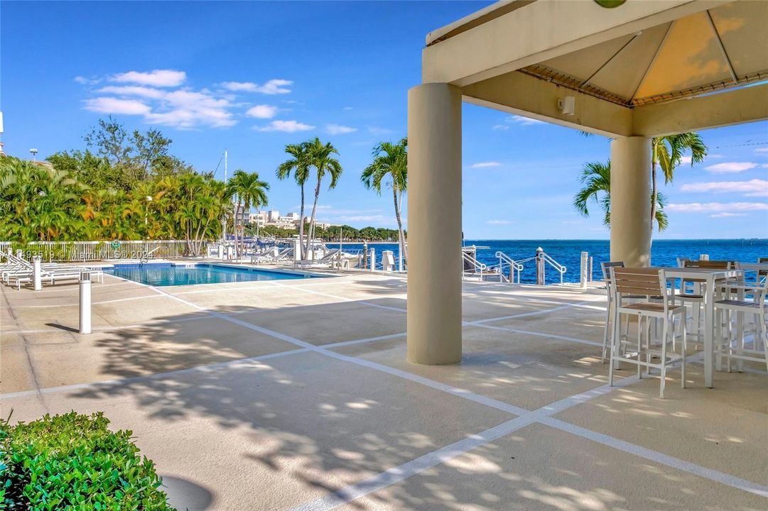 Vendido Recientemente: $1,595,000 (2 camas, 2 baños, 1530 Pies cuadrados)