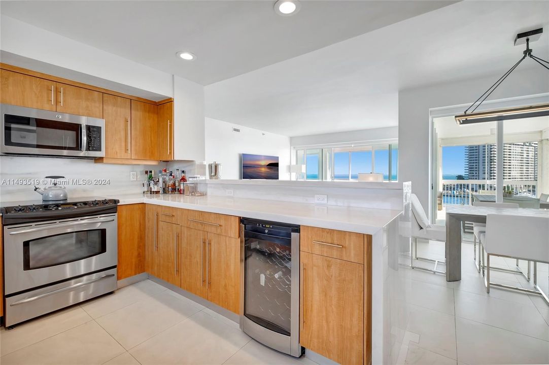 Vendido Recientemente: $1,595,000 (2 camas, 2 baños, 1530 Pies cuadrados)