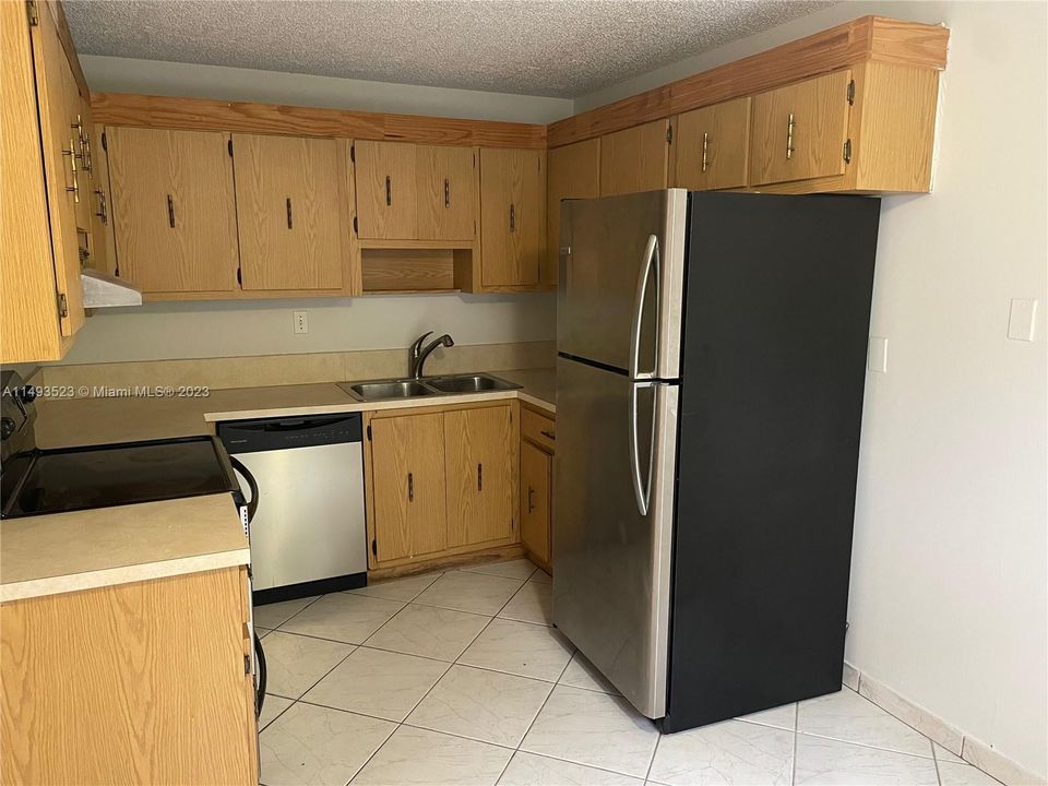 Recently Rented: $1,675 (1 beds, 1 baths, 700 Square Feet)