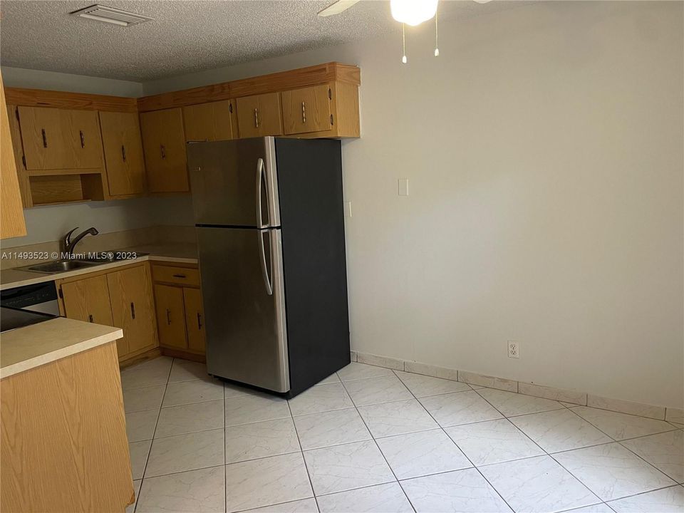 Recently Rented: $1,675 (1 beds, 1 baths, 700 Square Feet)